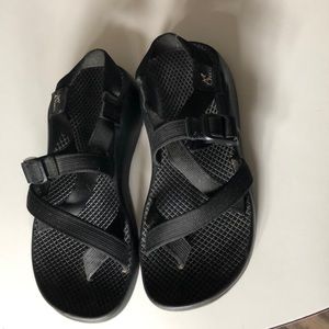Women’s Chacos-black